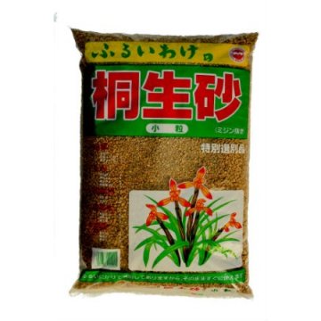 93 - substrato kiryuzuna 15 litros ''M'' 10-12 mm